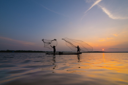 Comparing Baitcasting and Spinning Reels: Which One Dominates American Waters?